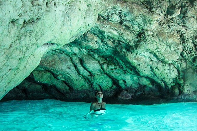 Private Speed Boat Tour to Blue Cave & Pakleni islands - Stiniva Cove and its narrow sea entrance