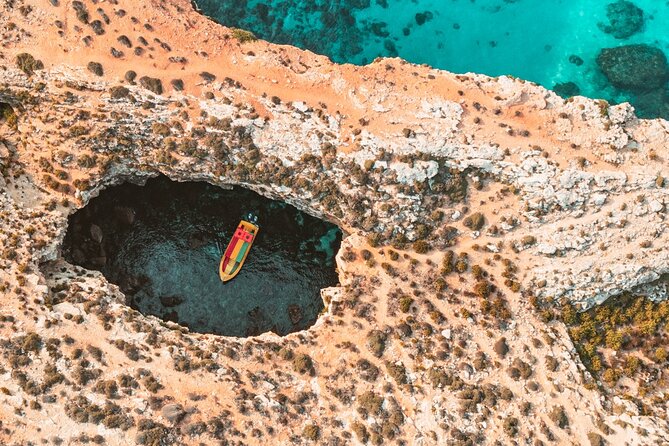 Private Speedboat 3hrs Blue Lagoon, Crystal Lagoon & Caves - A private speedboat day around Comino