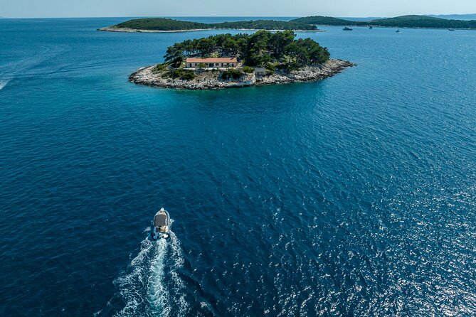 Private speedboat custome-made tour / from Trogir and Split - Who will get the most from this boat tour