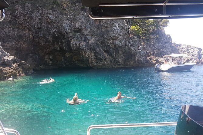 Private Speedboat Guided Tour: Explore the best of Dubrovnik Islands - A short stop at Sipan and Sudurad