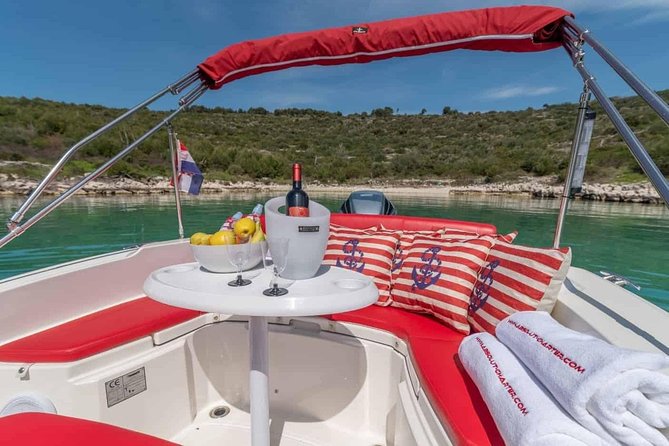 Private speedboat tour to Blue cave, Vis and Hvar - Komiža offers a slower hour on Vis