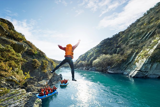 Queenstown Kawarau River Rafting and Jet Boat - Changing from engine power to paddles
