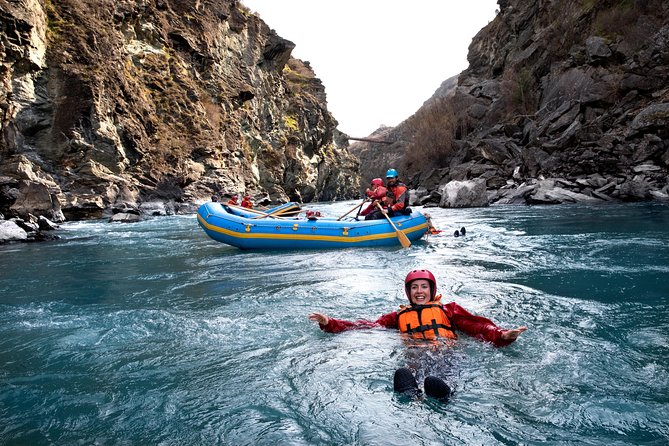 Queenstown Kawarau River Rafting and Jet Boat - Jet boat spins on the Kawarau