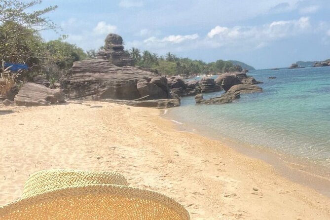 Real snorkel trip by speedboat with small group on Cham island - Beach lunch on Ong Beach or Chong Beach