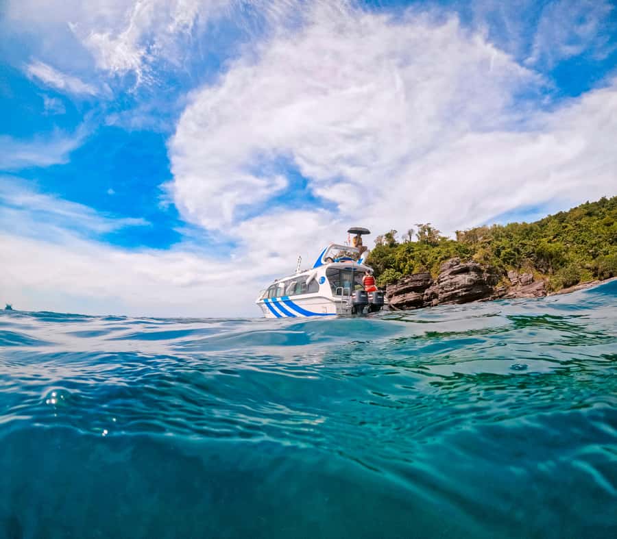 RedRiverTour - Discovery 3 Islets, Snorkeling By Speedboat - Gam Ghi Islet for the first snorkeling session