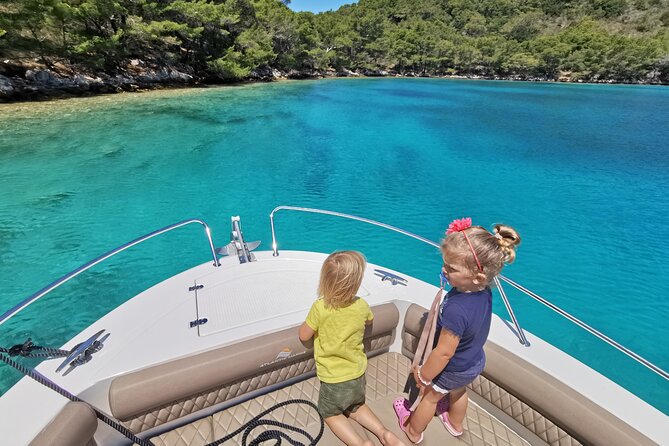 Rent a luxury speed boat for great fun on this Elaphiti Islands tour - The essential points before you book