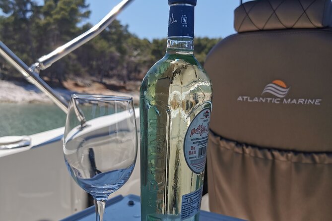 Rent a luxury speed boat for great fun on this Elaphiti Islands tour - The captains and the tone of the day