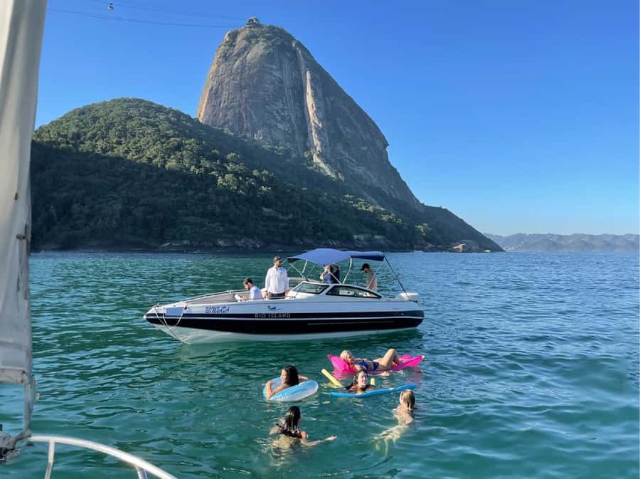 Rio de Janeiro: SpeedBoat Tour - Beach Tour with Beer - Praia Vermelha and Copacabana