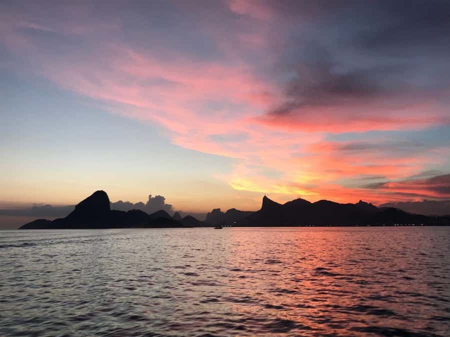 Rio de Janeiro: SpeedBoat Tour - Sunset with Beer - Adão Beach, Niterói, and the return across Guanabara Bay