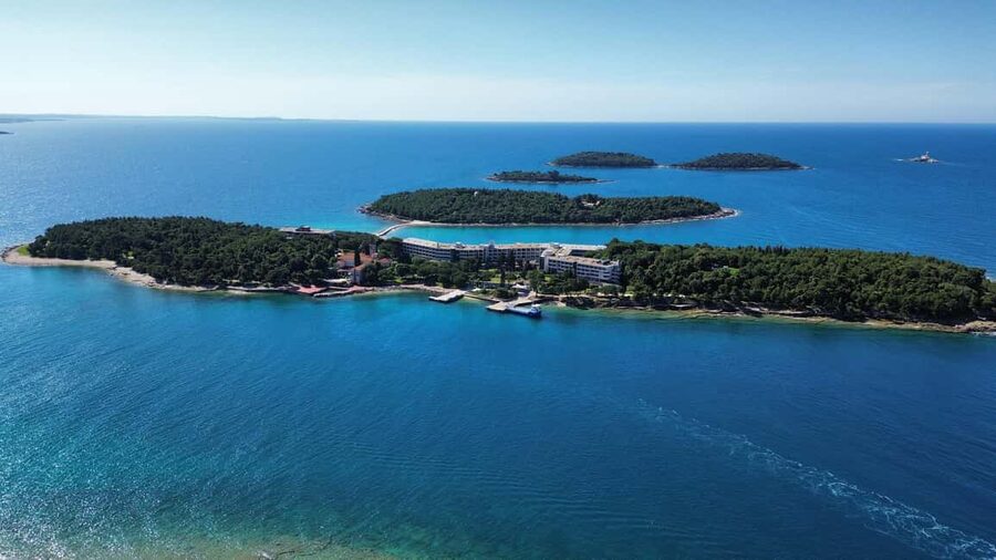 Rovinj: Red Island and Pirate Cave speedboat tour - A light breakfast on the way