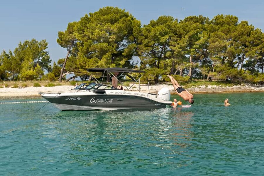 Rovinj: Rovinj Archipelago and South Coves Speedboat Tour - Cruising past St. Euphemia and Rovinj’s old town