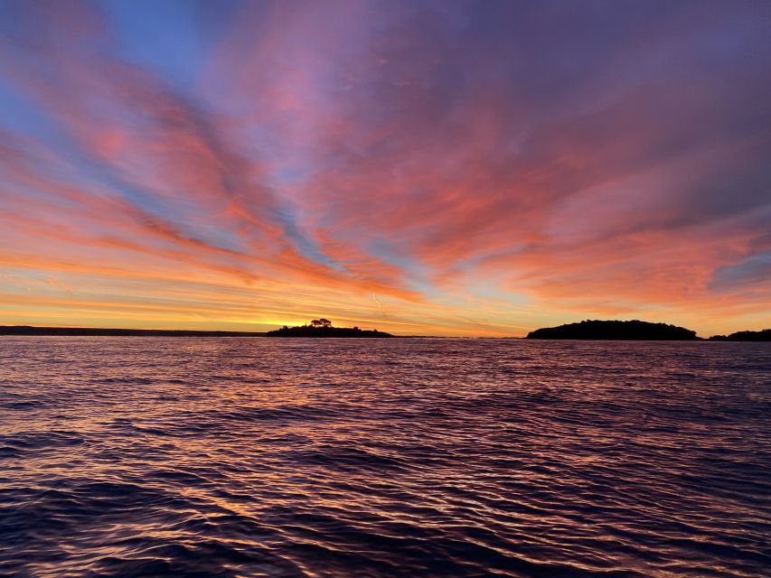 Rovinj: Sunrise Dolphins & Fishermen at Work Speedboat Tour - Sunrise over the water and hills