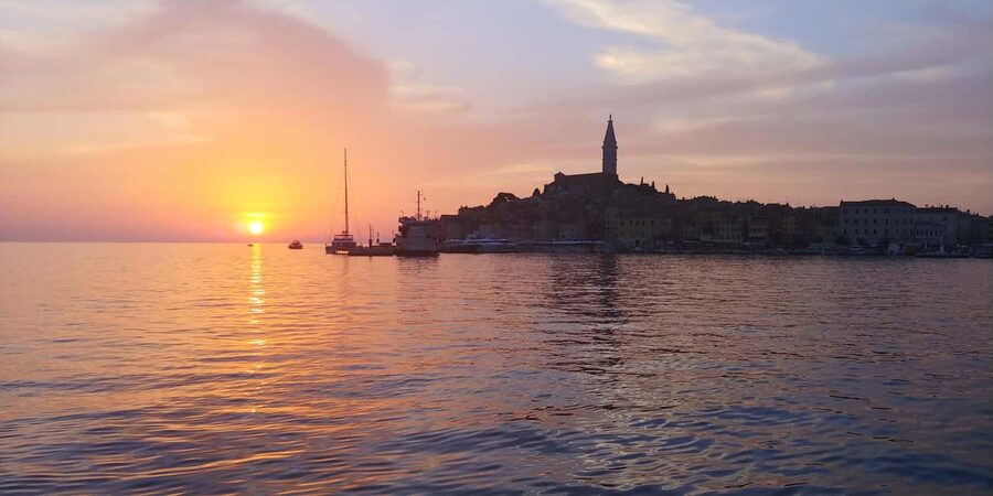Rovinj: Sunset Speedboat Tour with Dolphin Watching - Leaving Villas Rubin for the Adriatic