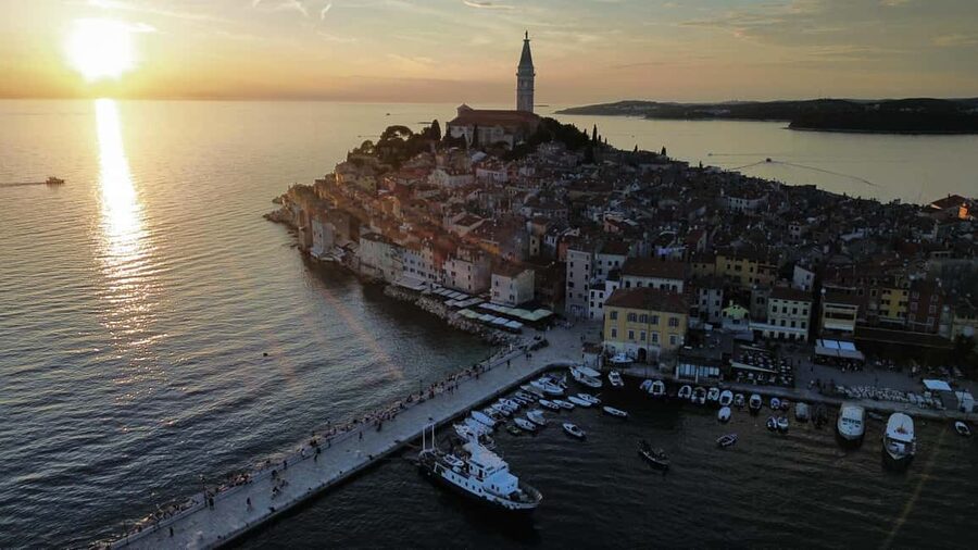 Rovinj: Sunset Speedboat Tour with Dolphin Watching - The first views of Rovinj from the water