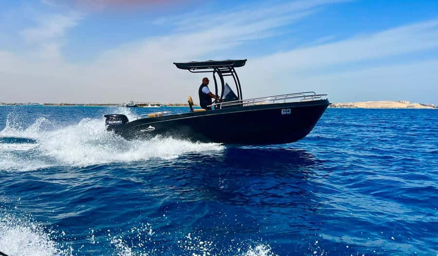 Safaga: Giftun Island Speedboat Cruise to Orange Bay & Lunch - Looking for dolphins from a moving speedboat