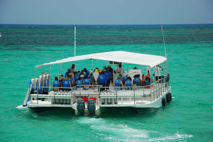 Sailing Splash Tour Speedboat, Snorkel, and Catamaran - Catamaran sailing and lunch on the water