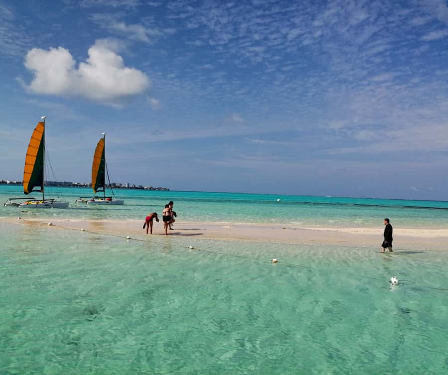 San Andres: Private San Andres Bay Tour by Luxury Speedboat - Old Point mangroves and a slower first stop