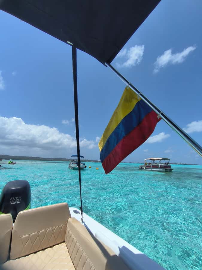 San Andres: Private San Andres Bay Tour by Luxury Speedboat - Lunch, local food, and the price of keeping it flexible