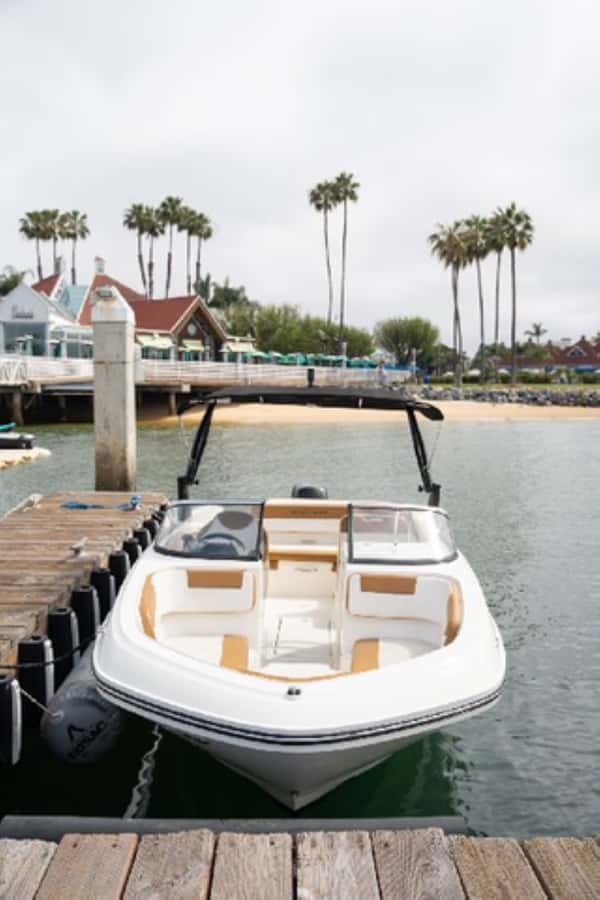 San Diego: Speed Boat Rental in San Diego Bay - Cruising with a 150hp engine