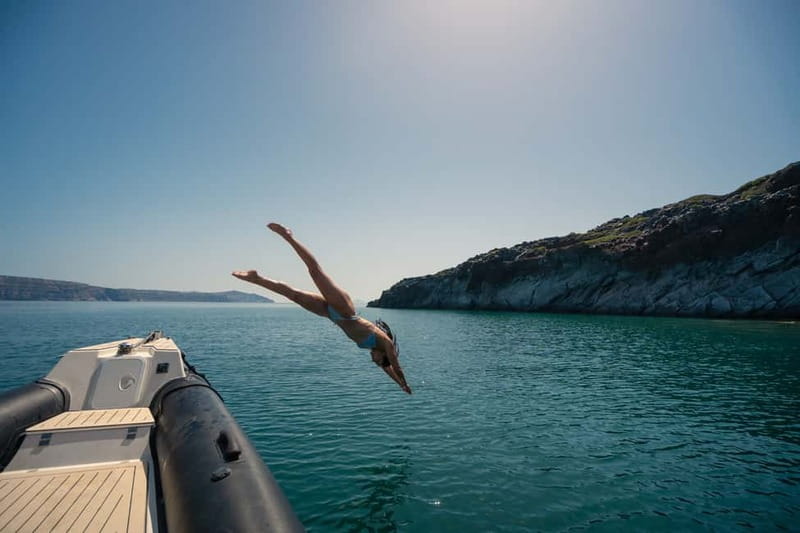 Santorini: half day exclusive speedboat cruise - Key points at a glance
