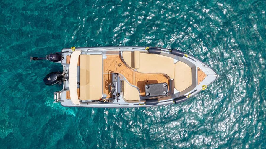 Santorini: License-Free Motor Boat Full or Half-Day Rental - Red Beach and White Beach by boat
