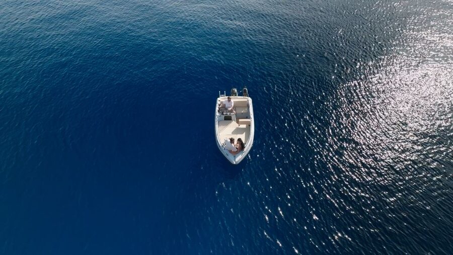 Santorini: License-Free Motor Boat Full or Half-Day Rental - What the boat includes, and what it does not