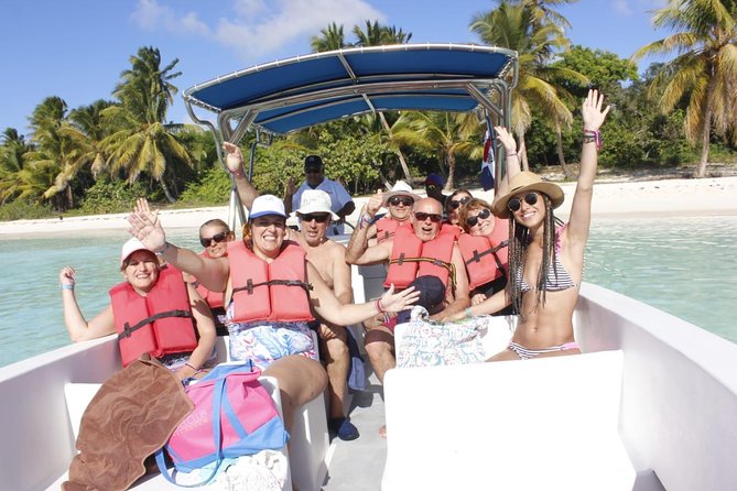 Saona Vip speedboat - Mano Juan and the human side of Saona