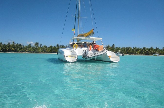 Saône Island in Catamaran and speedboat (blue lagoon) swimming pool. - What the $75 price really covers