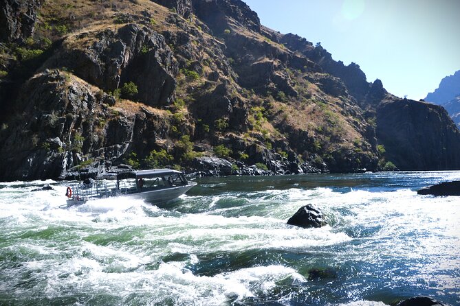 Scenic Jet Boat Tour through Hells Canyon - A three-course lunch in the canyon