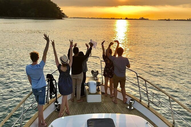 Singapore - Albatross Speedboat Adventures Cruising in Sentosa - Sisters Islands and a story of loyalty