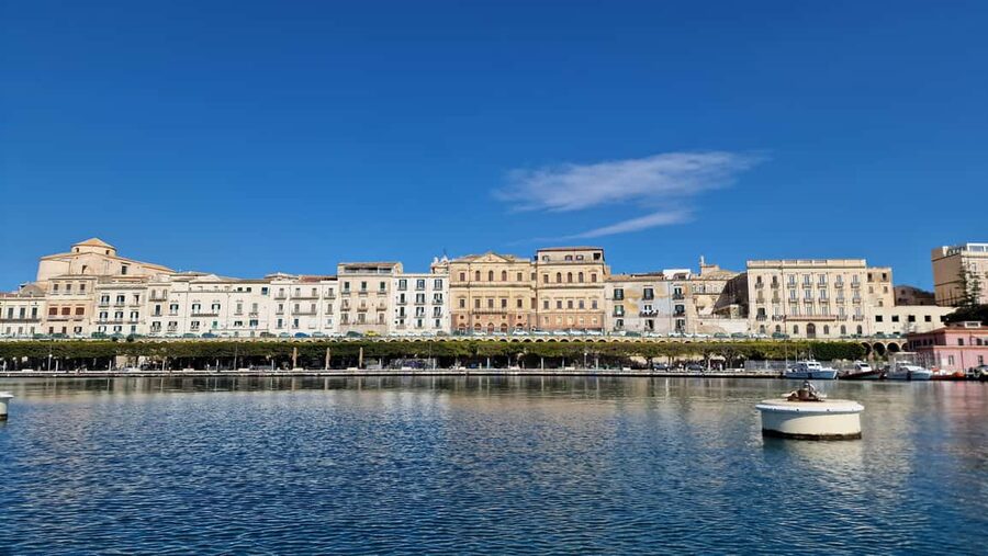 Siracusa: Ortigia & Sea Caves Speedboat Tour with Swim Stop - Weather matters more than the timetable