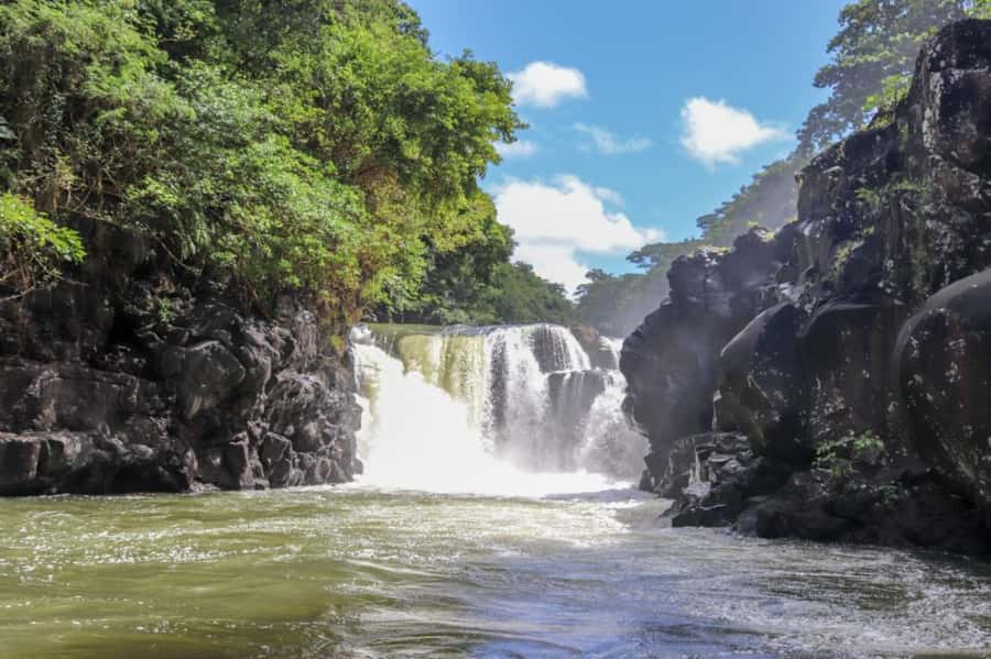Speed boat to Ile aux Cerfs: Full day incl Lunch & Transfer - Seeing Grand River South-East Waterfalls by boat