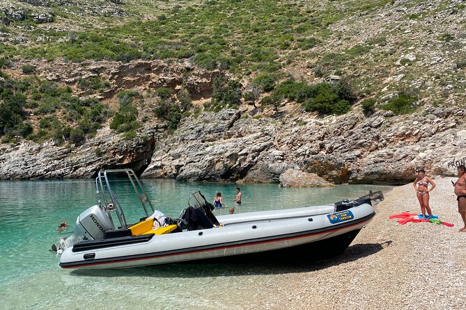 Speed Boat Tour to National Park and Grama Bay - The boat, music, and group atmosphere