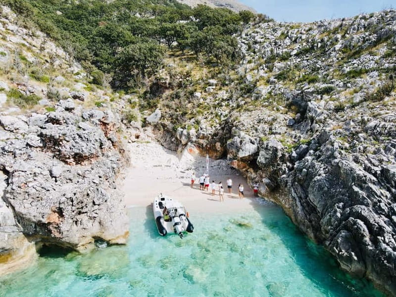 Speed Boat Tour to National Park and Grama Bay - What the boat day feels like