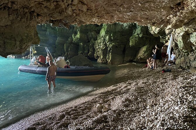 Speed Boat Tour to National Park and Grama Bay - Starting at TripMe.Today