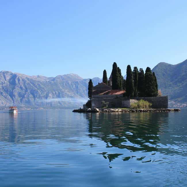 Speed Boat Tour to Perast Old Town & Our Lady of the Rocks - Perast and its short waterfront walk