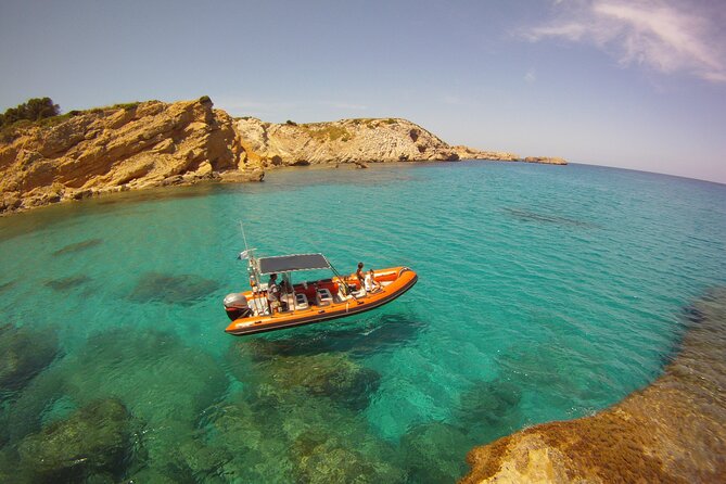 Speedboat and Snorkel tour through the Coast of Menorca - A small boat makes the format friendlier
