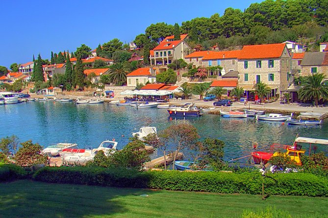 Speedboat Blue Lagoon & 3 Islands tour from Trogir - Maslinica on Šolta: lunch and old-town wandering