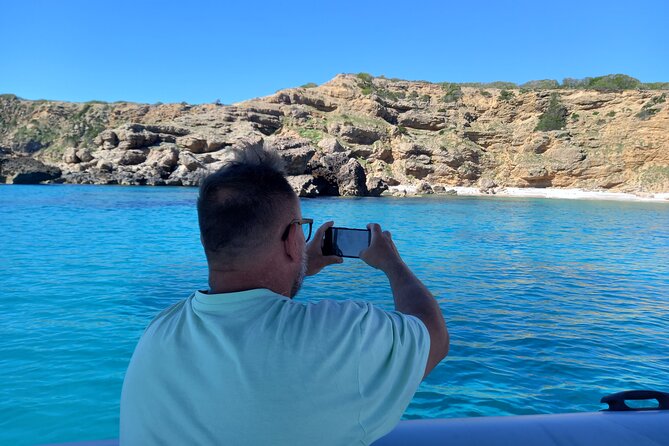 Speedboat excursion through the coves of northern Menorca - Savinar de Mongofre, the quiet final cove