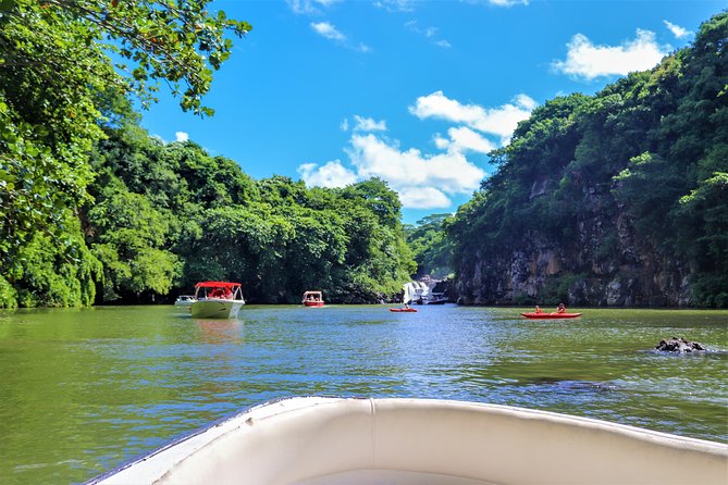 Speedboat Ile aux Cerfs + GRSE Waterfall, BBQ and Bar - Meeting at Trou d’Eau Douce at 9:00 am