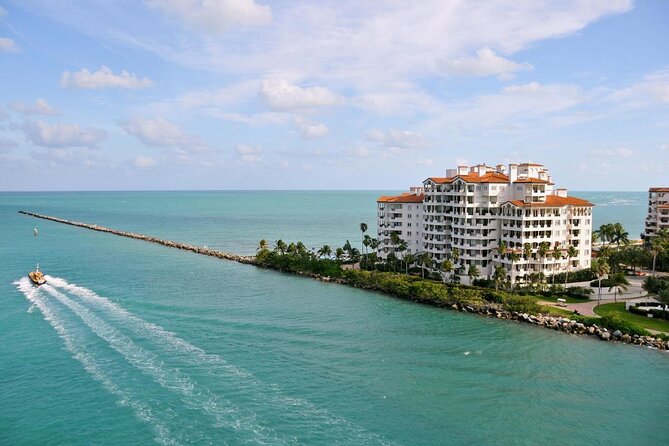 Speedboat Sightseeing Adventure of Miami - A fast start at Bayside Marketplace