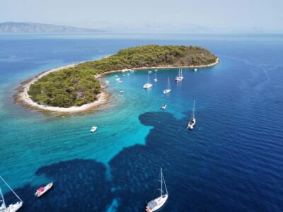 Speedboat to Hvar, Brač,Zečevo + Watersports – MPL Nautika