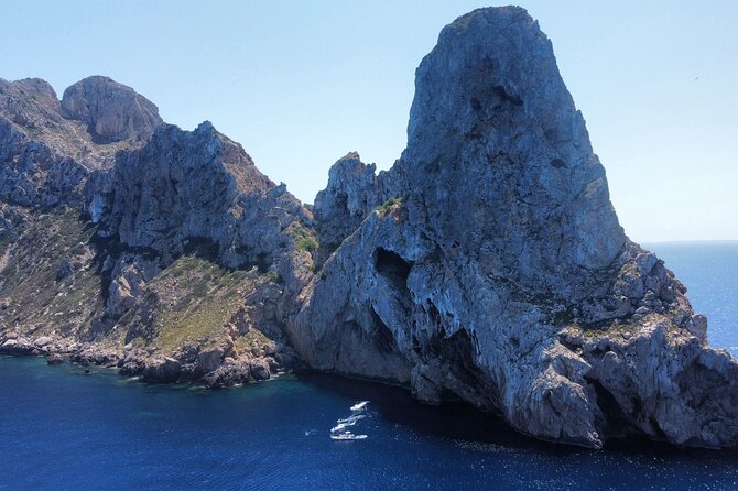 Speedboat tour to Es Vedra & Atlantis Ibiza - Leaving Sant Antoni and crossing the bay