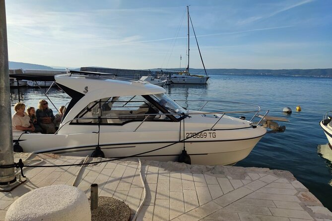 Speedboat transfer from Hvar town (Water taxi transfer) to Airport Split - Why the private format can be worth the cost
