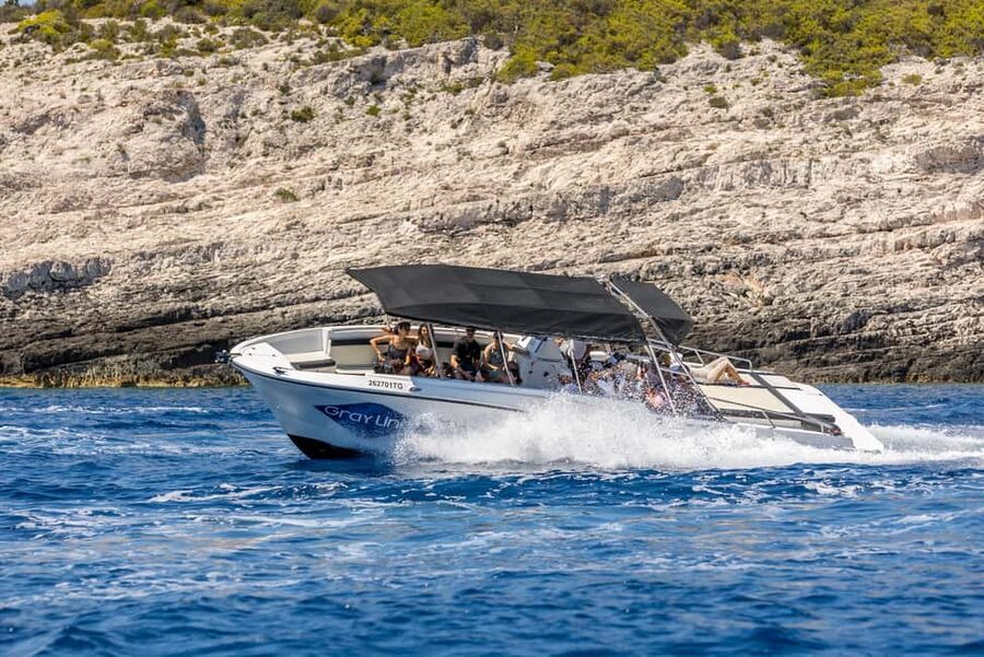Split: Blue Cave & Hvar Small-Group Speedboat Tour - Komiža on Vis: the hour that slows the day down