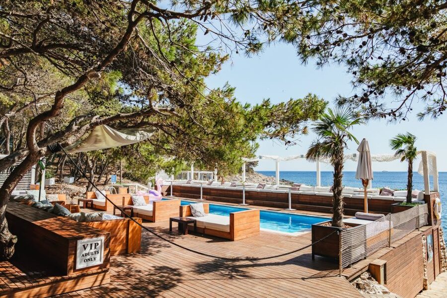 Split: Blue Cave, Vis & Hvar Full-Day Trip by Speedboat - Stupišće Military Base and Vis Island’s secret past