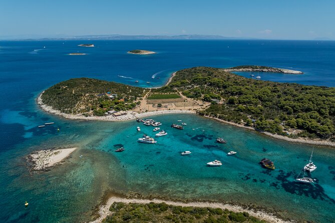 Split/Trogir: Blue Cave, Vis, and Hvar Speedboat Day Tour - Boat comfort, crew service, and communication