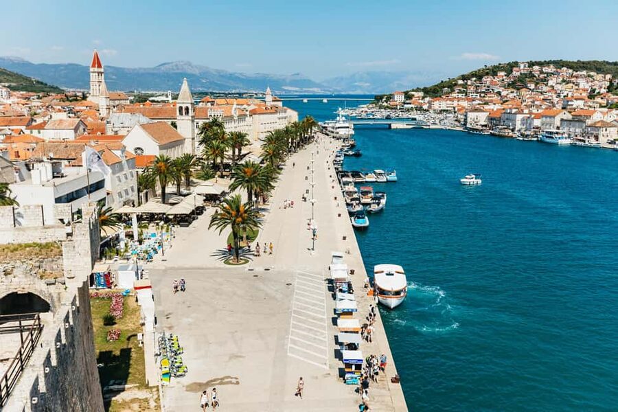 Split/Trogir: Blue lagoon and 3 islands speedboat tour - Blue Lagoon: clear water, rough footing