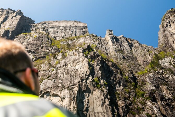 Stavanger: Guided Lysefjord Safari on Speedboat - The optional minibus upgrade