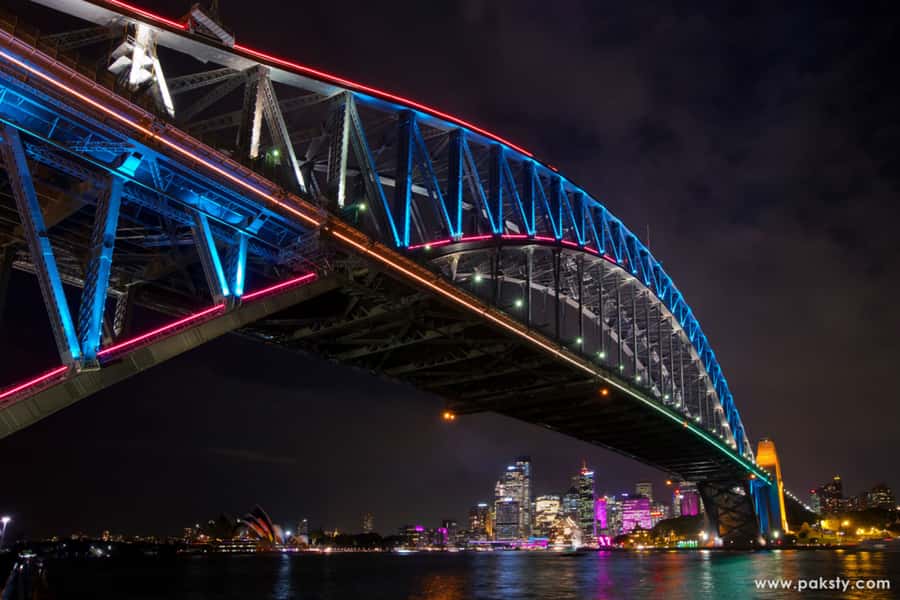 Sydney Harbour: 30 Minute Slow Jet Boat Vivid Cruise - A 30-minute ride built around the light show